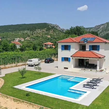 Σπίτι διακοπών Luxurious In *