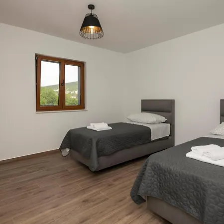 Stunning In With Kitchen Donji Proložac