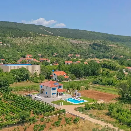 Luxurious In Σπίτι διακοπών *